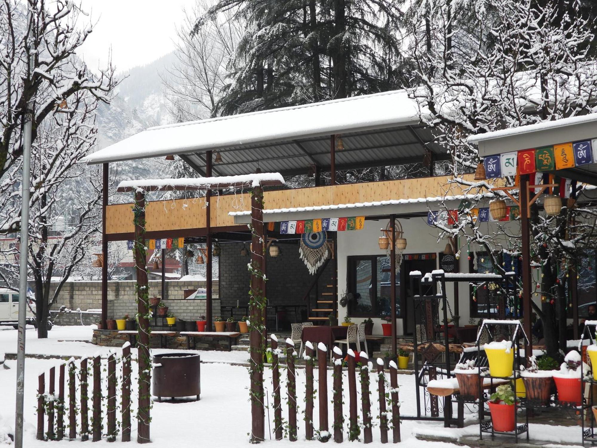 The Royal Orchard Kasol Hotel Exterior foto