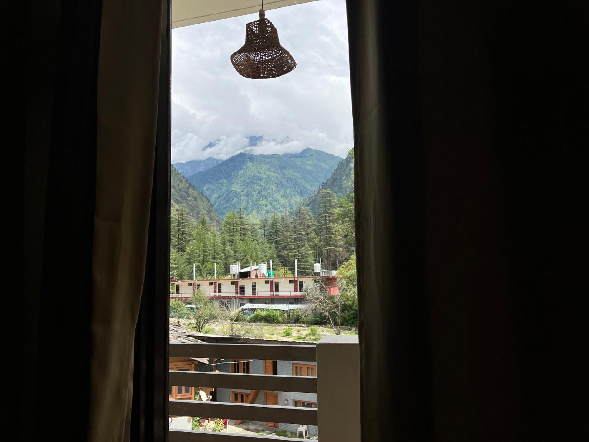 The Royal Orchard Kasol Hotel Exterior foto