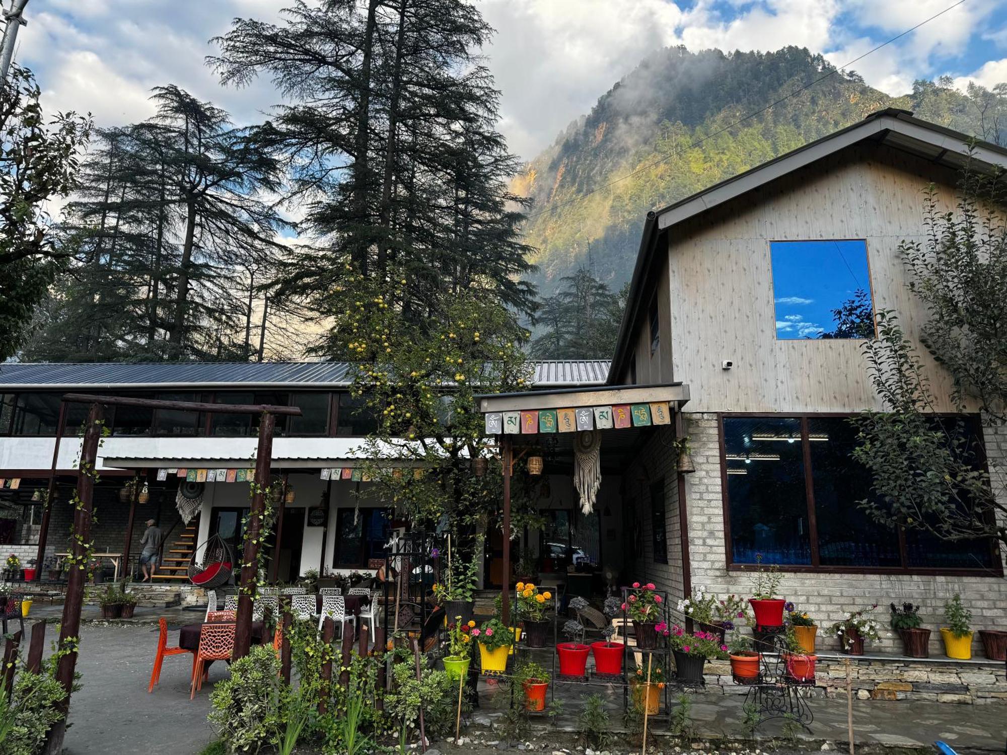 The Royal Orchard Kasol Hotel Exterior foto
