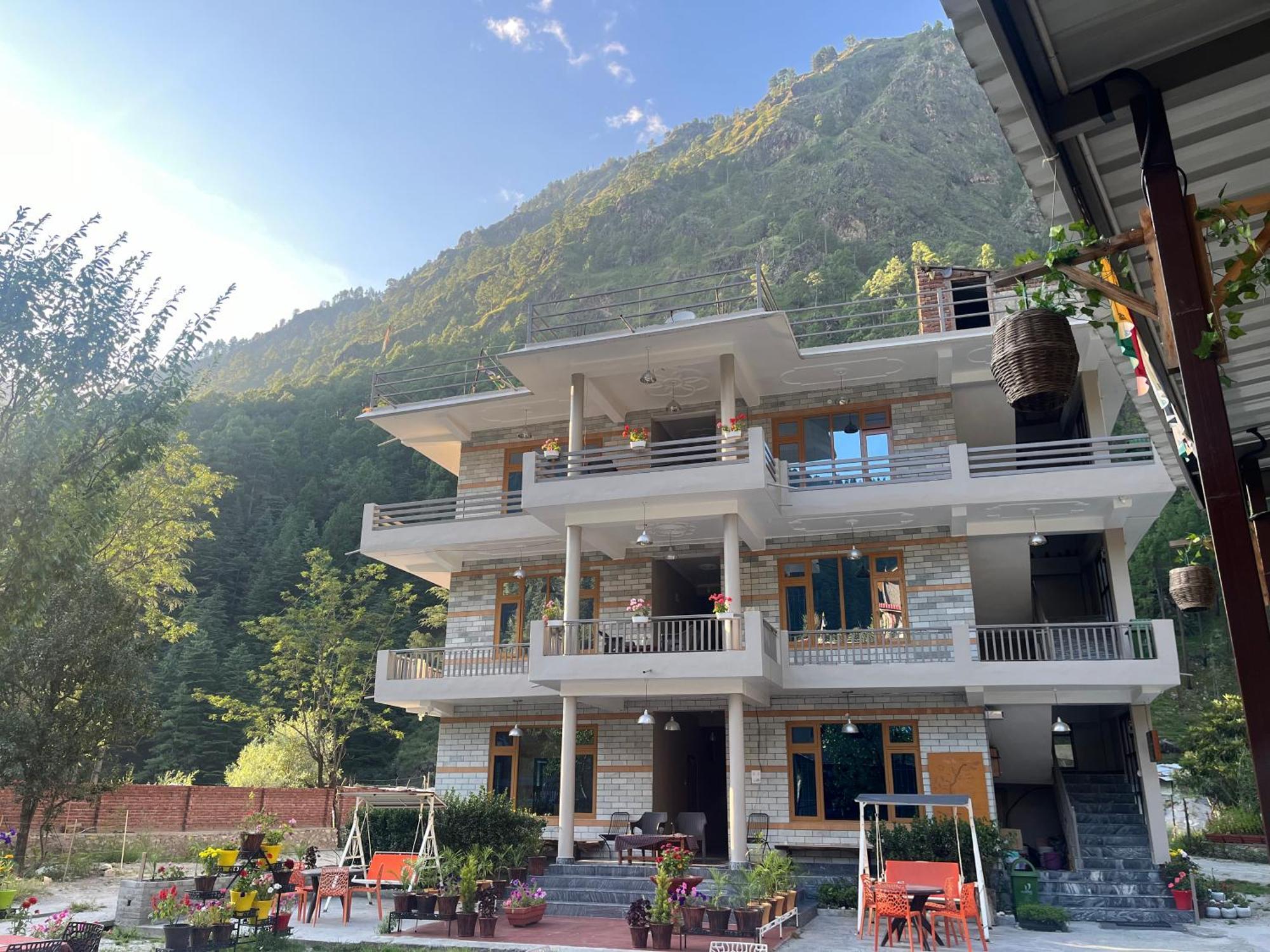 The Royal Orchard Kasol Hotel Exterior foto