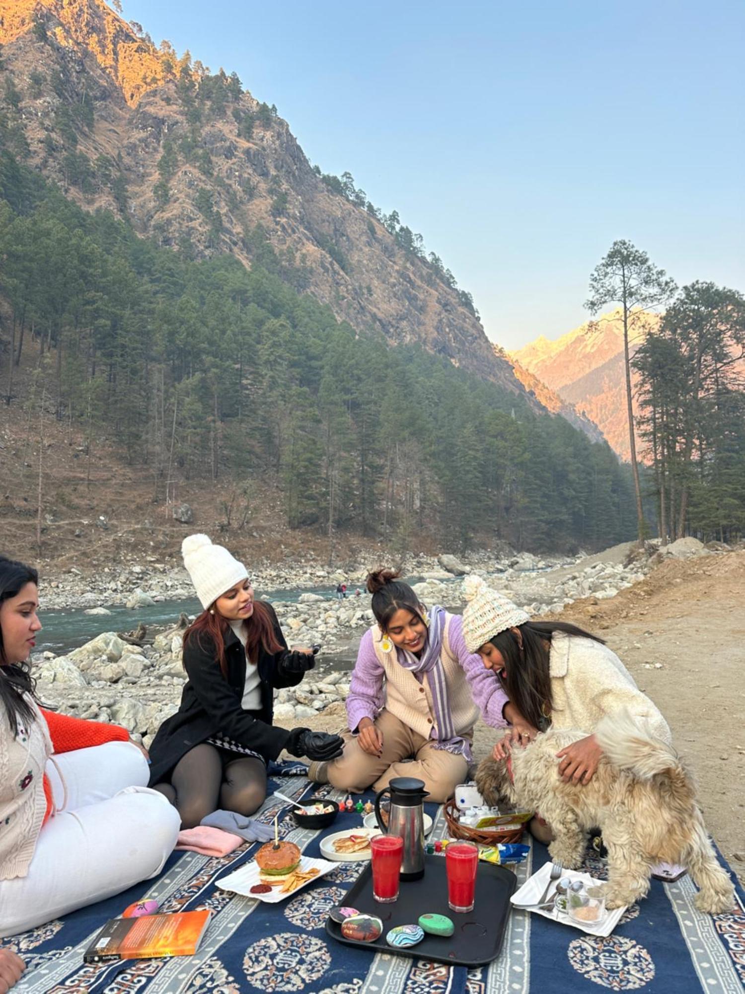 The Royal Orchard Kasol Hotel Exterior foto